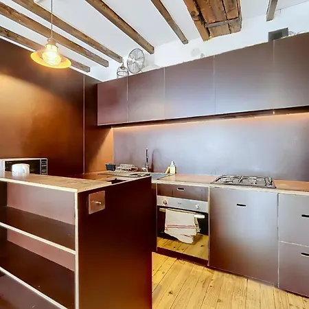 Spacious House With Terrace East Feriehus