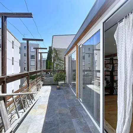 Spacious House With Terrace East Feriehus *