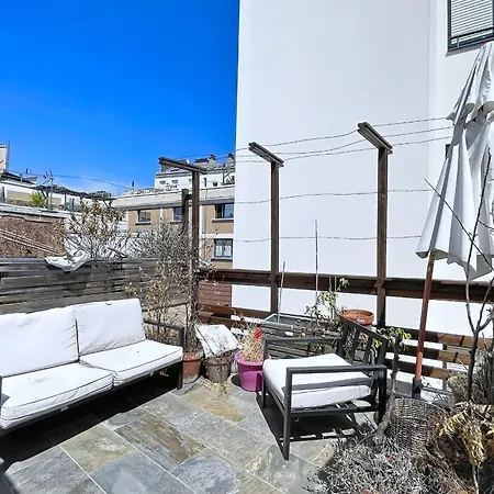 Spacious House With Terrace East بيت للعطل