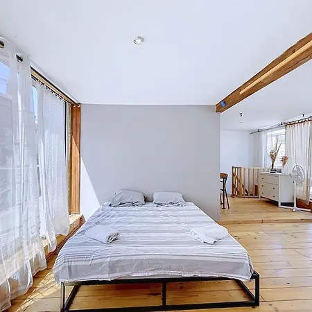 Spacious House With Terrace East بيت للعطل باريس