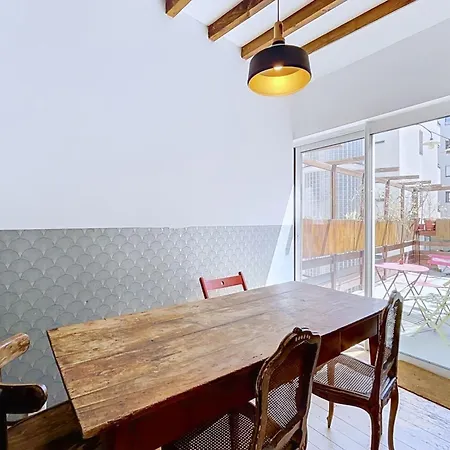 Spacious House With Terrace East